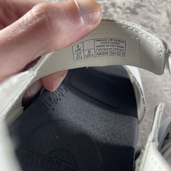 Dr. Marten's Women's Voss Quad Hydro Leather Platform White Buckle Size 6 - Picture 9 of 9